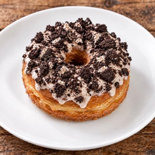 COOKIES & CREAM DONUT